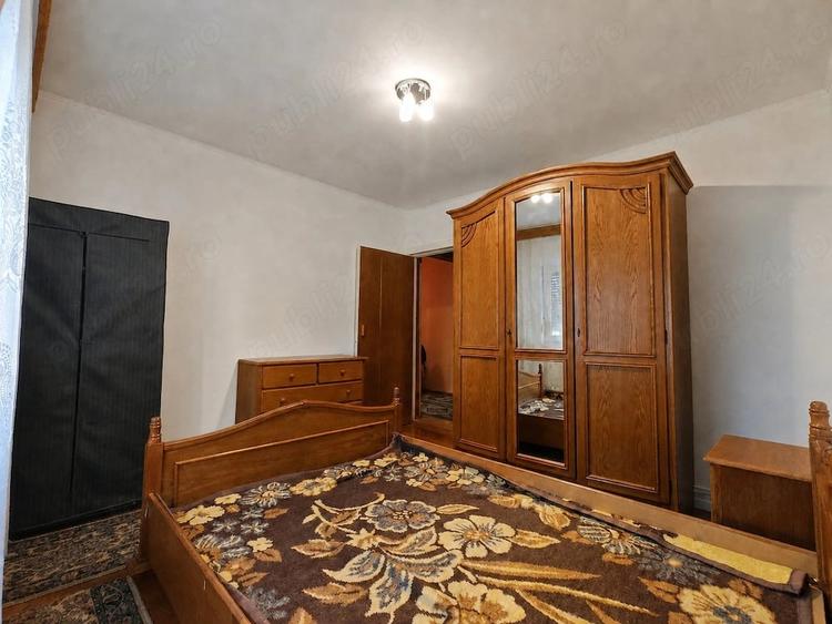 Apartament cu 3 camere decomandat în Girocului