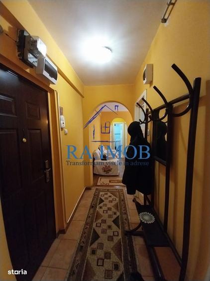 Apartament cu 3 camere semidecomandat în Ultracentral