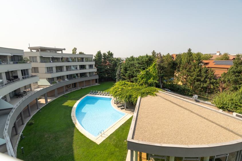 Apartament cu 5 camere decomandat în Băneasa