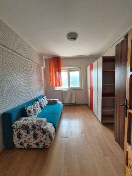 Apartament cu 4 camere decomandat, mobilat în Gara