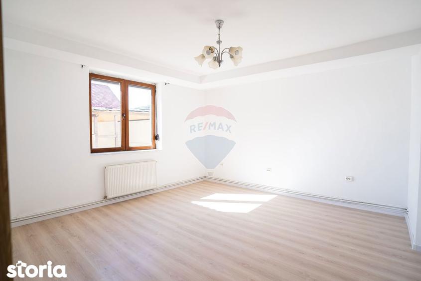 Casă cu 6 camere cu Teren 380 Mp în Găvana
