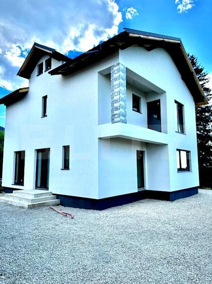 Casă individuală cu 5 camere cu Teren 450 Mp în Electroprecizia
