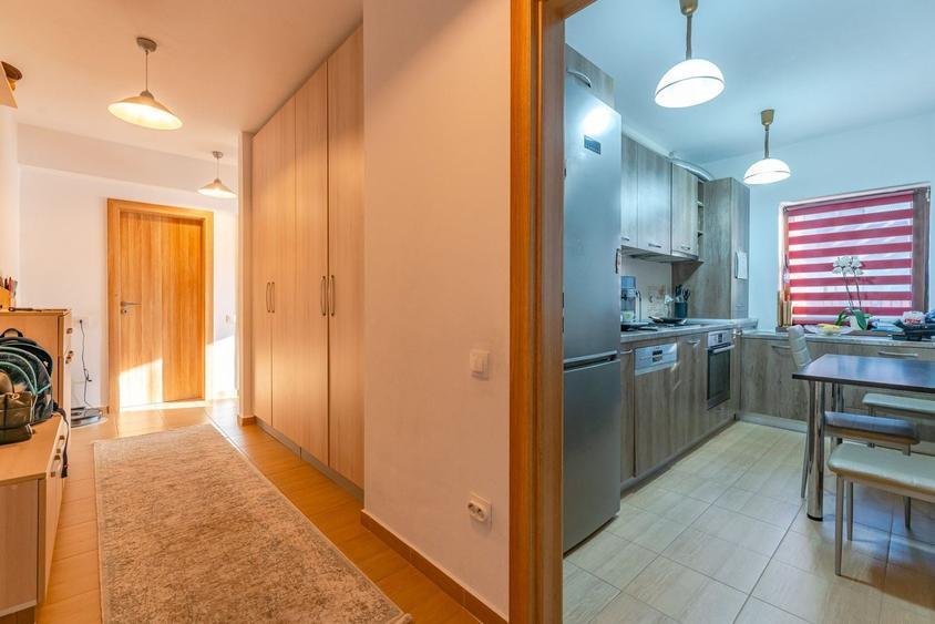 Apartament cu 3 camere decomandat, mobilat în Sânpetru