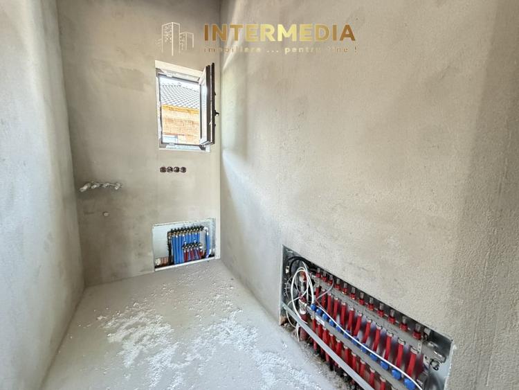Casă individuală cu 4 camere cu Canalizare în Cetate