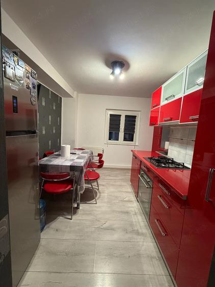 Apartament cu 4 camere decomandat în Central