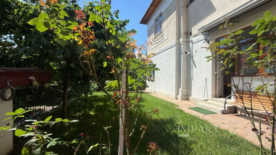 Apartament cu 4 camere semidecomandat, mobilat în Central