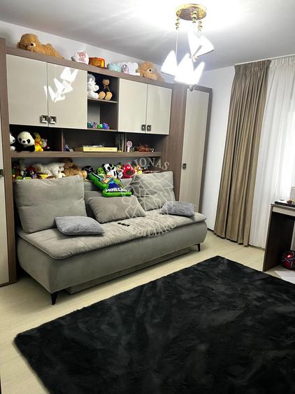 Apartament cu 3 camere decomandat, mobilat în Independenței