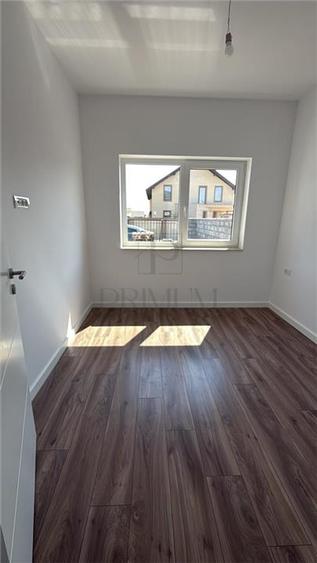 Duplex cu 4 camere cu Canalizare în Moșnița Nouă