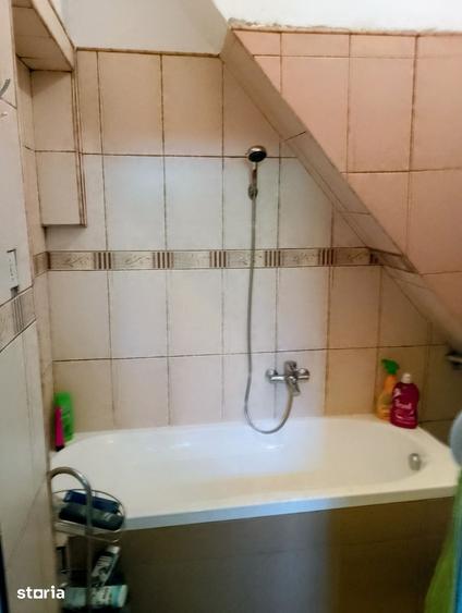 Casă individuală cu 8 camere cu Canalizare în Șagului