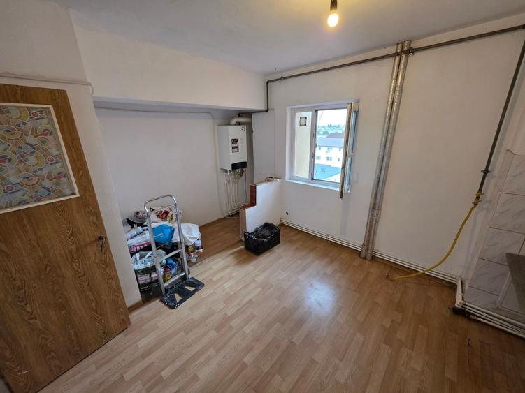 Apartament cu 4 camere decomandat în Poarta 6