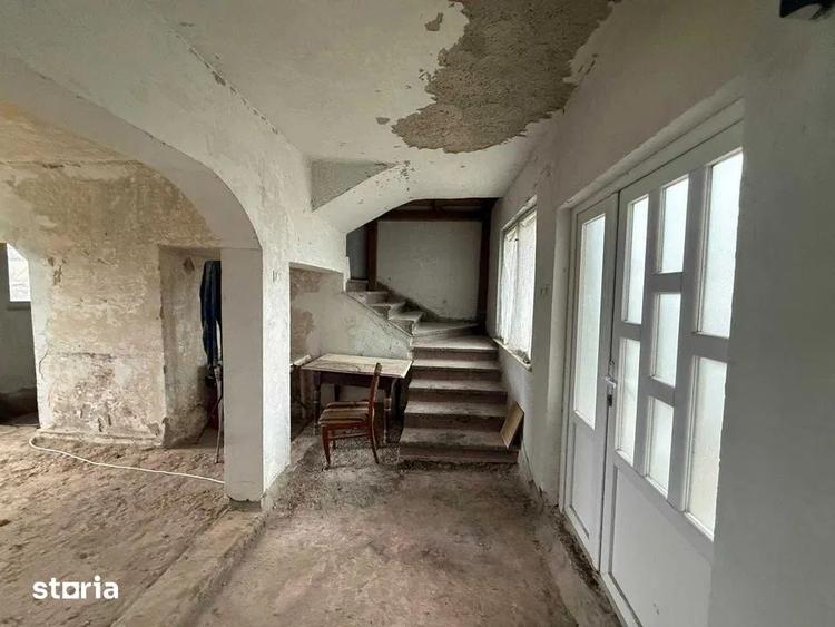 Casă cu 8 camere cu Teren 700 Mp în Semicentral