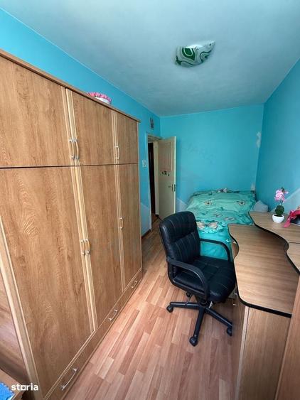 Apartament cu 3 camere semidecomandat în Micro 19