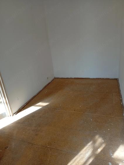 Apartament cu 3 camere semidecomandat în Malu Roșu