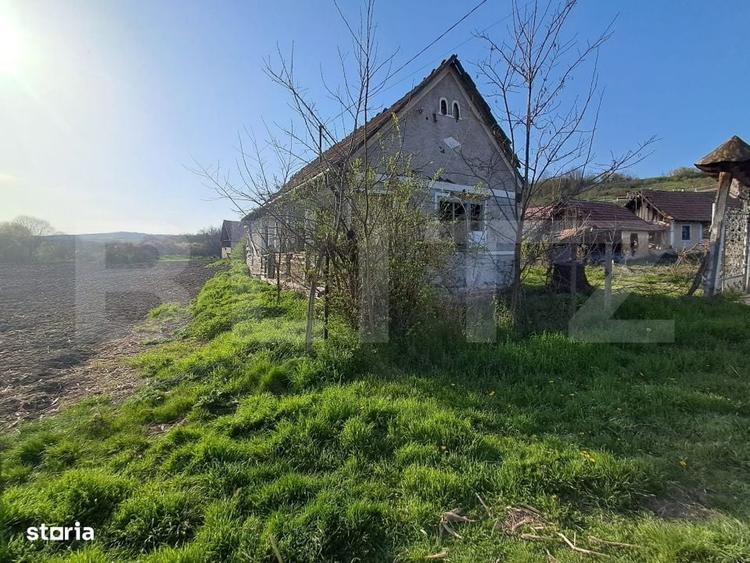 Casă cu 4 camere în Nandra