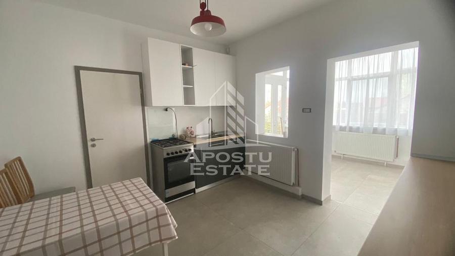 Apartament cu 3 camere semidecomandat în Dâmbovița