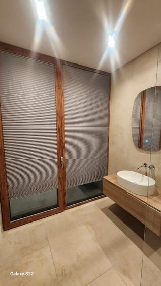 Casă individuală cu 5 camere cu Teren 425 Mp în Central