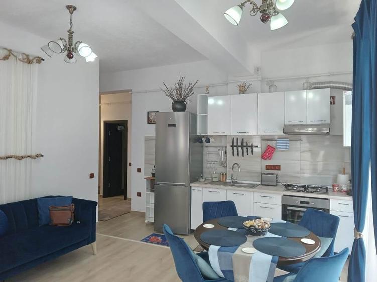 Apartament cu 3 camere semidecomandat, mobilat în Șelimbăr — fotografia 3