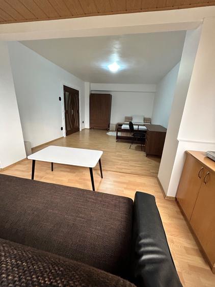 Inchiriez apartament cu 2 camere decomandat str Magheru etaj 1 - 6