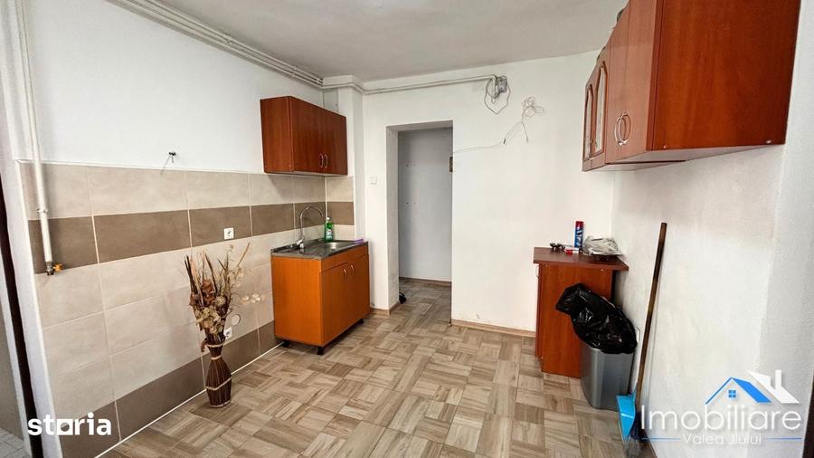 Apartament cu 2 camere decomandat în Petros