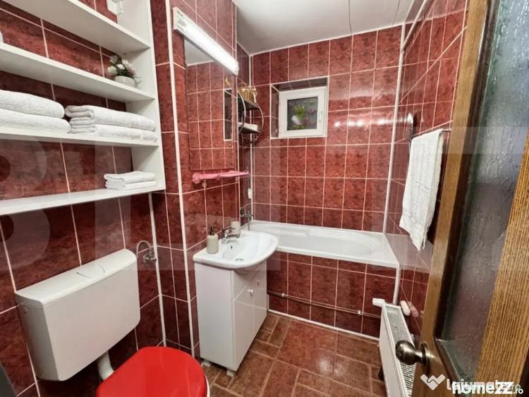 Apartament cu 3 camere semidecomandat în Central