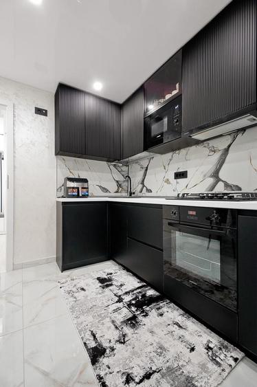 Apartament cu 3 camere decomandat în Exterior Vest