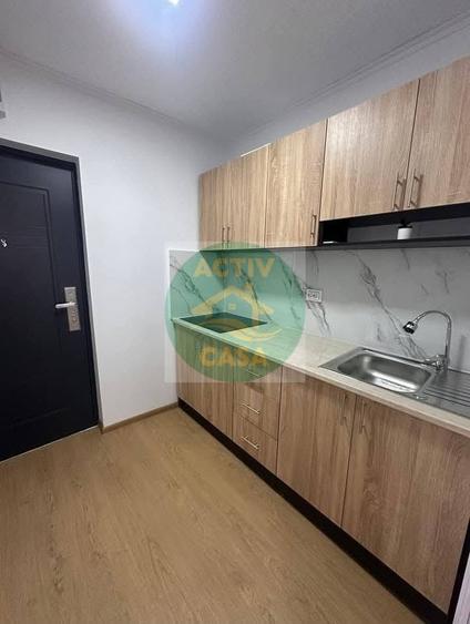 Garsonieră în Est