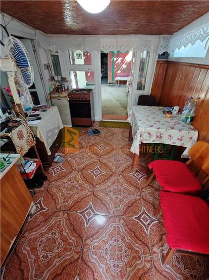 Casă individuală cu 4 camere cu Canalizare în 1 Decembrie
