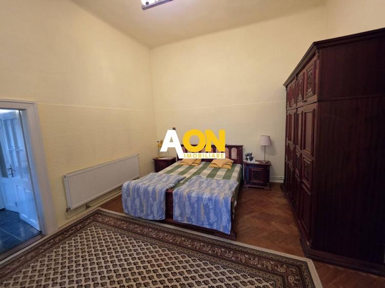 Casă individuală cu 6 camere cu Canalizare în Central