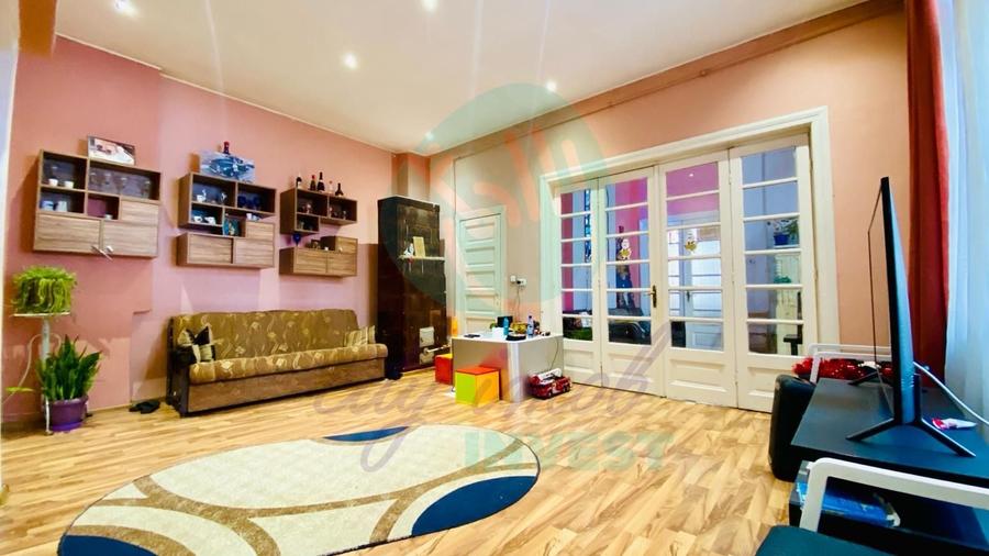 Apartament cu 4 camere semidecomandat în Unirii