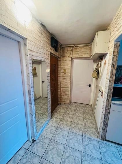 Apartament cu 2 camere decomandat, mobilat în Tractorul