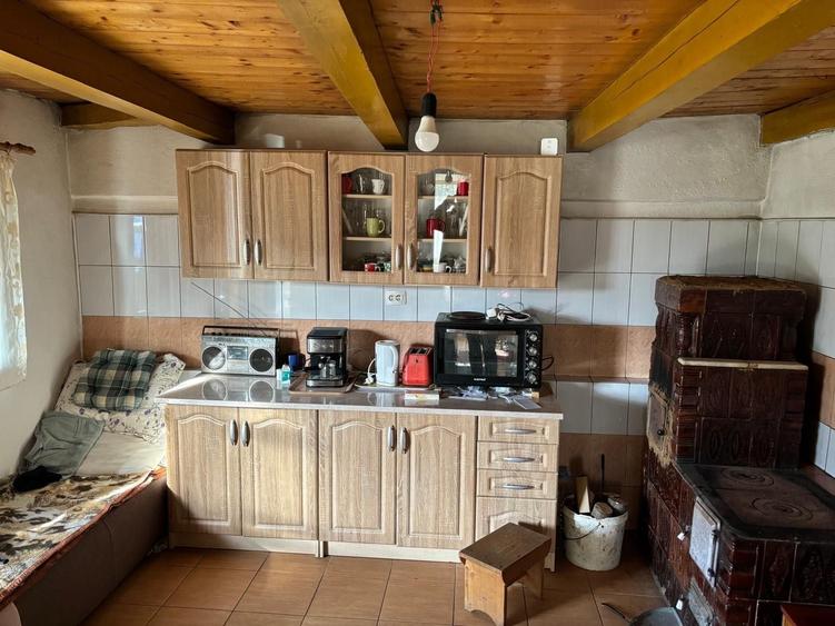 Casă cu 3 camere în Săcărâmb