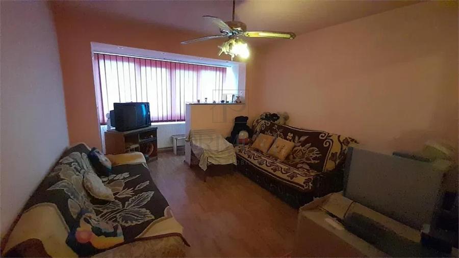 Apartament cu 3 camere decomandat în Aeroport