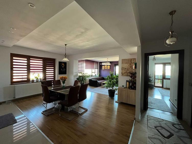 Apartament cu 3 camere decomandat în Morarilor