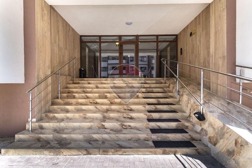 Apartament cu 2 camere decomandat, mobilat în Tractorul