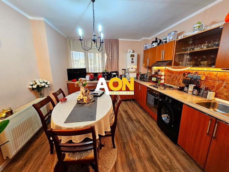 Apartament cu 4 camere decomandat, mobilat în Central