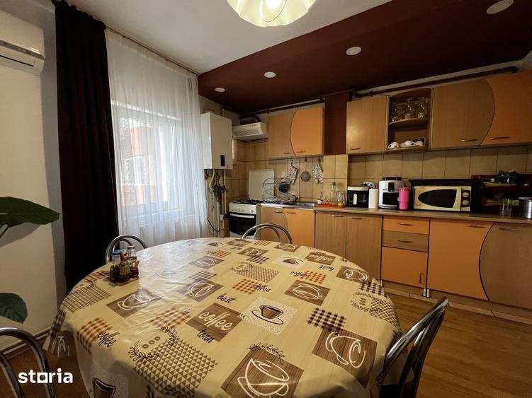 Apartament cu 3 camere decomandat în Florești — fotografia 1