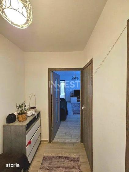 Apartament cu 3 camere semidecomandat în Podu Roș