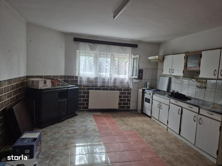Casă cu 4 camere cu Teren 662 Mp în Central