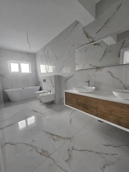 Duplex cu 4 camere cu Canalizare în Popas Păcurari