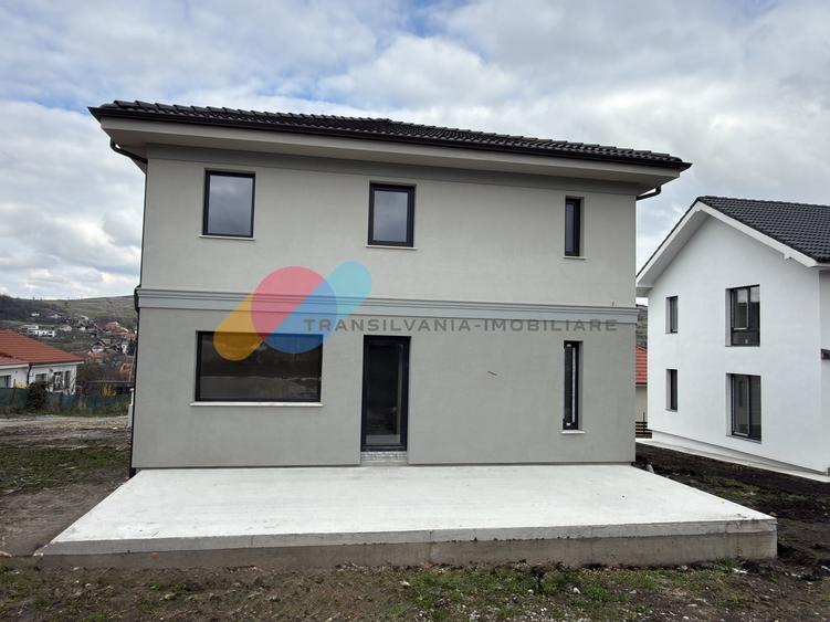 Casă individuală cu 4 camere cu Canalizare în Chinteni