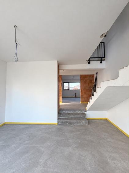Casă cu 4 camere în Exterior Vest