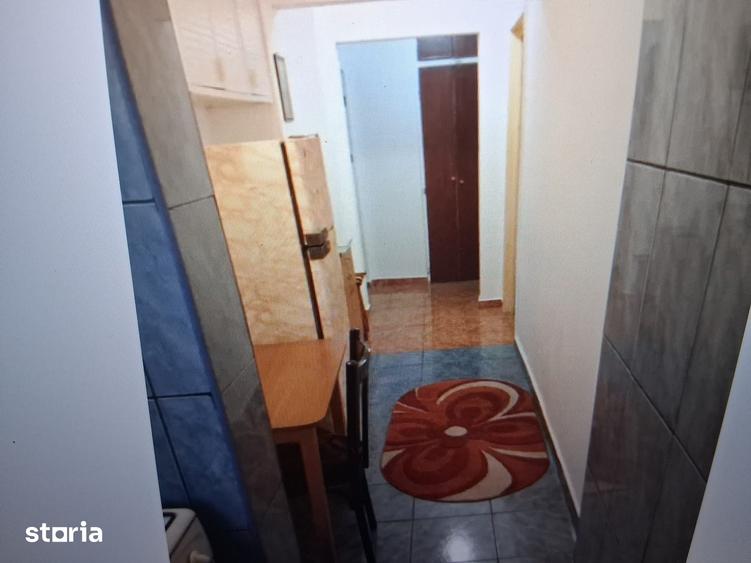 Garsonieră decomandată în Tei