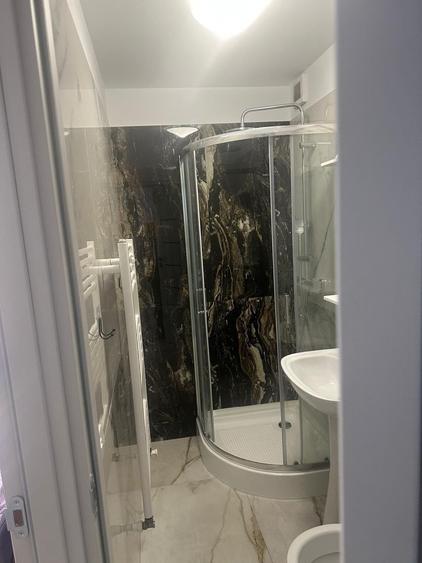 Apartament cu 2 camere semidecomandat în Tractorul
