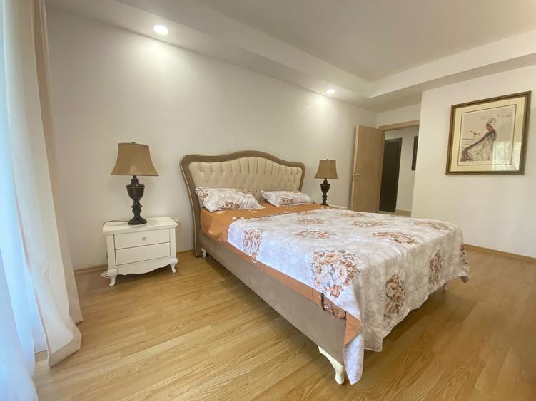 Apartament cu 3 camere semidecomandat în Ștefăneștii de Jos
