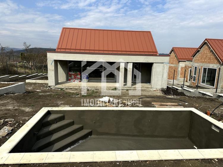 Casă individuală cu 4 camere cu Canalizare în Jucu de Sus