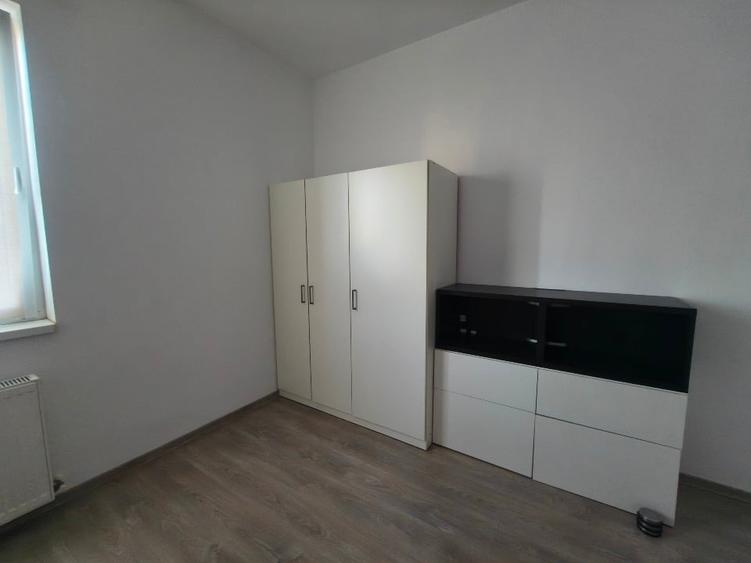 Apartament cu 3 camere semidecomandat, mobilat în Giroc