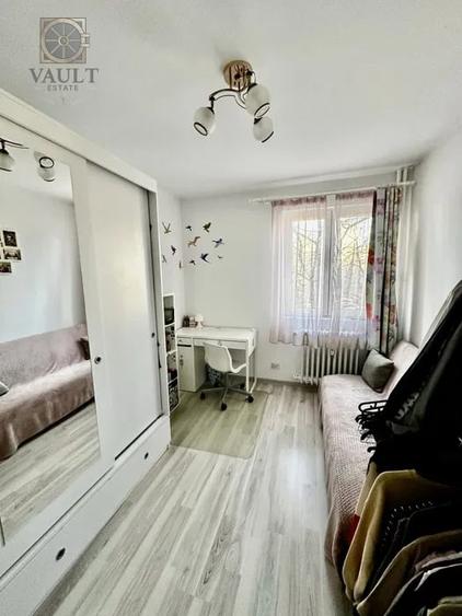 Apartament cu 3 camere semidecomandat, mobilat în Titan