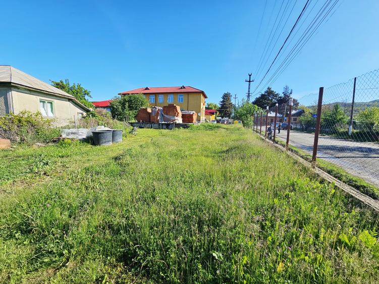 Teren Construcții intravilan de 1000 mp, în Lapoș