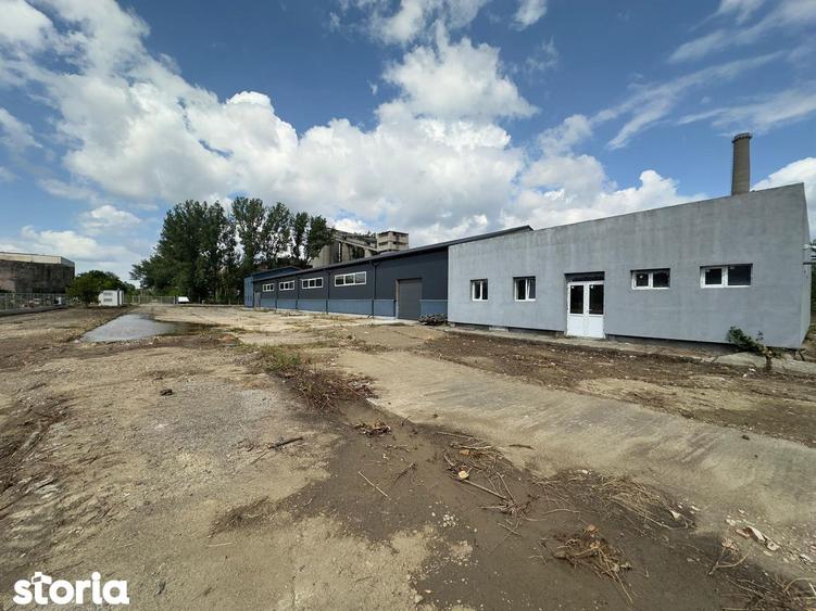 Spațiu comercial, de 2,000 mp, în Cug