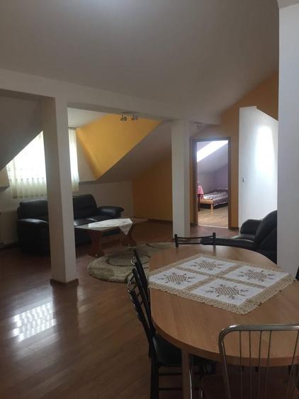 Apartament cu 3 camere decomandat în Lotrioara